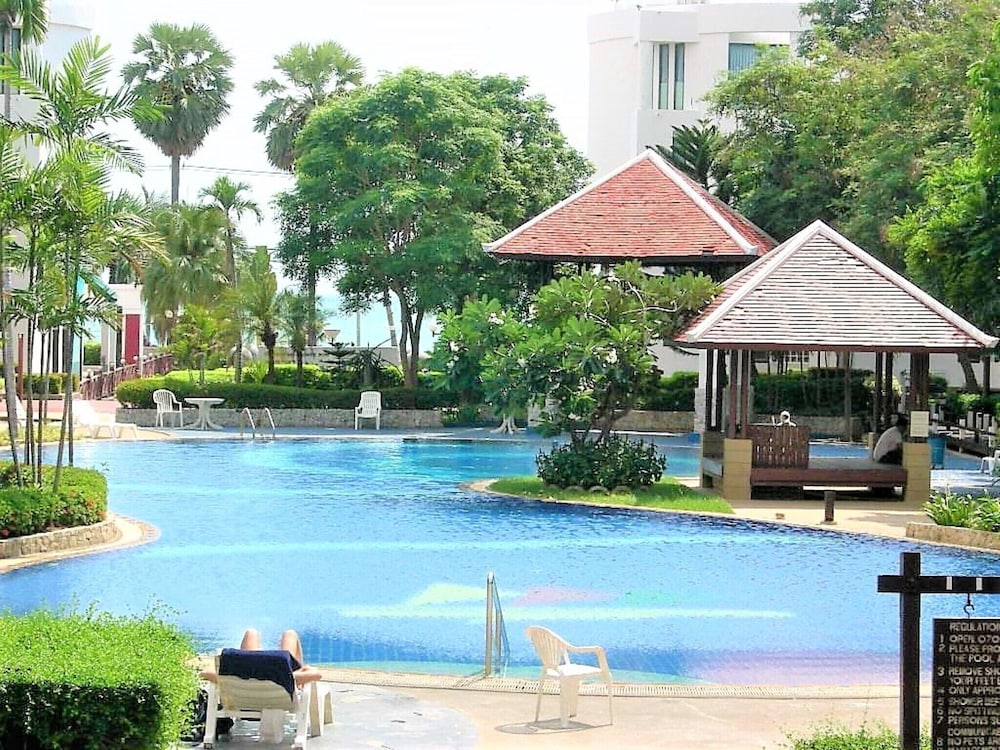 Metro Jomtien Condotel - Sleeps 2