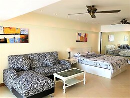 Metro Jomtien Condotel - Sleeps 2