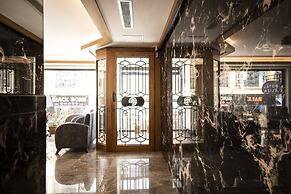 Eliza Hotel