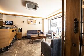 Eliza Hotel