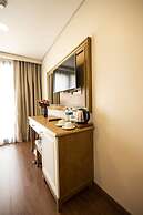 Eliza Hotel