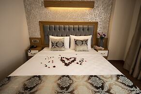 Eliza Hotel