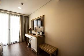 Eliza Hotel
