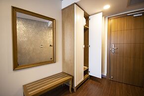 Eliza Hotel