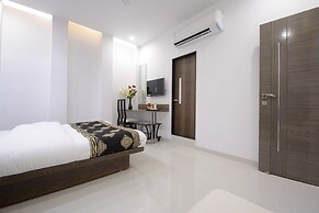 Hotel One up