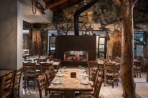 Petousis Hotel & Suites