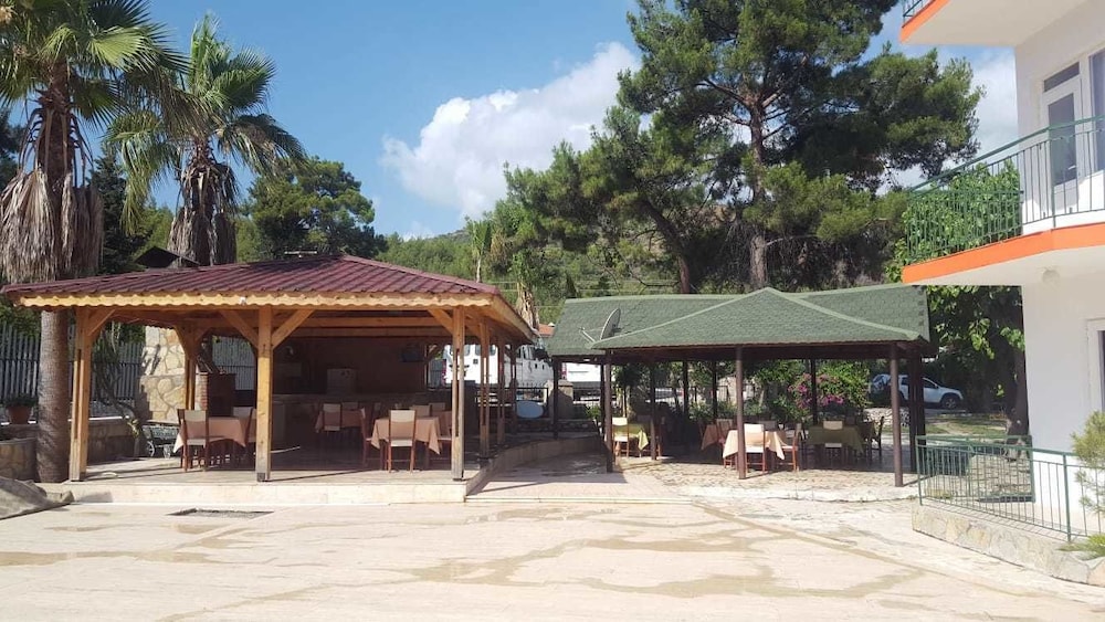 Oranj Ranch Hotel