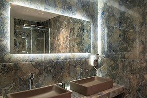 24K Athena Suites