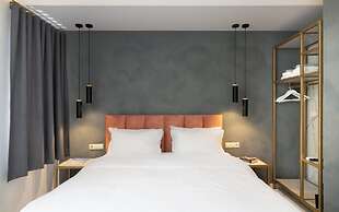 24K Athena Suites