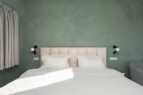24K Athena Suites