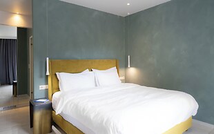 24K Athena Suites