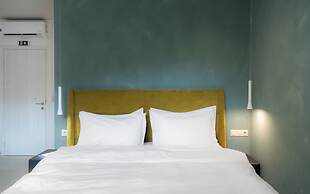 24K Athena Suites