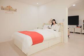 Elysian Hotel