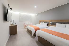 Elysian Hotel