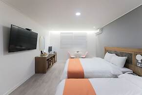 Elysian Hotel