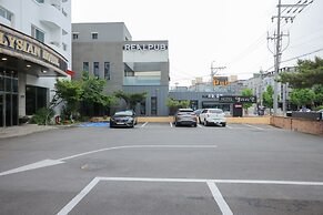 Elysian Hotel