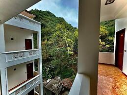 Cat Ba Plaza Hotel