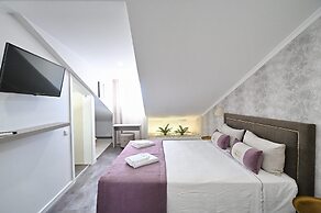 Famous Crows Lisbon Suites