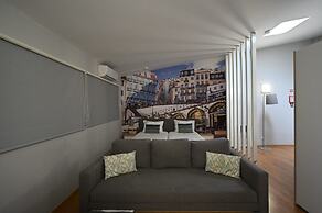 Famous Crows Lisbon Suites
