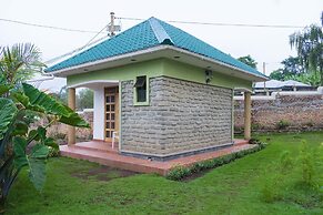 Tooro Fairway Hotel