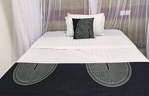 Tooro Fairway Hotel
