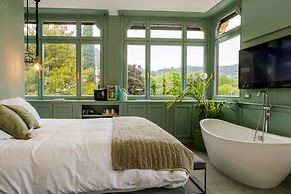 Bello Lake Como Suites