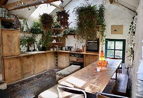 Hapus Yurt - Two Beautiful Yurts and Barn Cottage