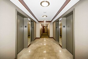 Sarkar Suites - 310 Burnhamthorpe Road