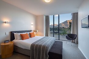 Panorama Terrace Apartments, Element Escapes