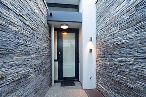 Panorama Terrace Apartments, Element Escapes