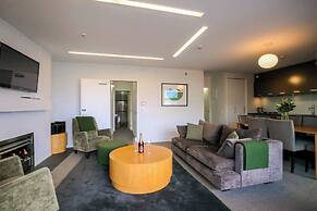 Panorama Terrace Apartments, Element Escapes