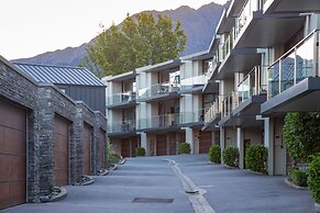Panorama Terrace Apartments, Element Escapes
