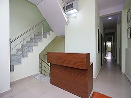 OYO 17293 Country Residency