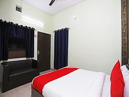 OYO 17293 Country Residency
