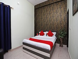 OYO 17293 Country Residency
