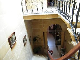 Nocturne Family House