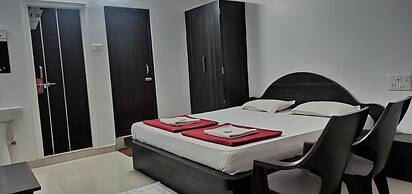 Iroomz Hotel Gananjaya - Hostel
