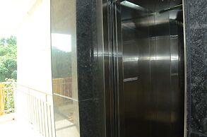 Iroomz Hotel Gananjaya - Hostel