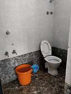 Iroomz Hotel Gananjaya - Hostel