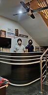 Iroomz Hotel Gananjaya - Hostel