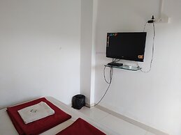 Iroomz Hotel Gananjaya - Hostel
