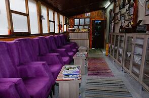 Sarimese Hotel