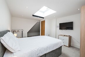 Piccadilly Lofts  by Allô Housing