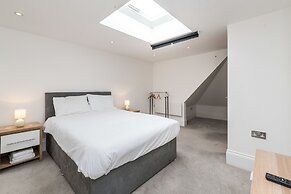 Piccadilly Lofts  by Allô Housing