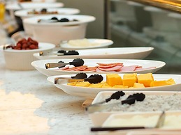 Sunhills Hotel