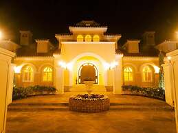 Sunhills Hotel