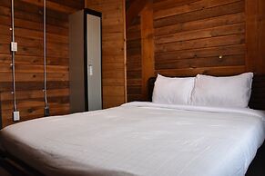 Party Hostel- Canmore Hotel Hostel
