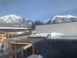 Party Hostel- Canmore Hotel Hostel