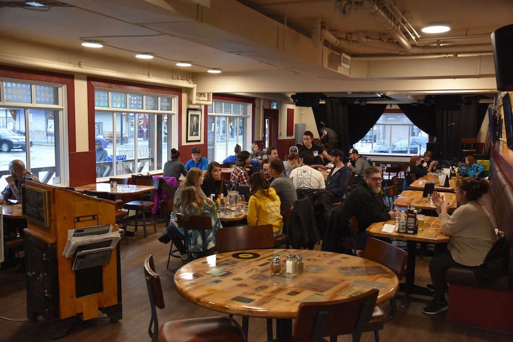 Party Hostel- Canmore Hotel Hostel