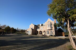 Serrado Manor